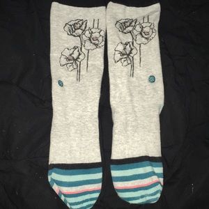 gray floral stance socks